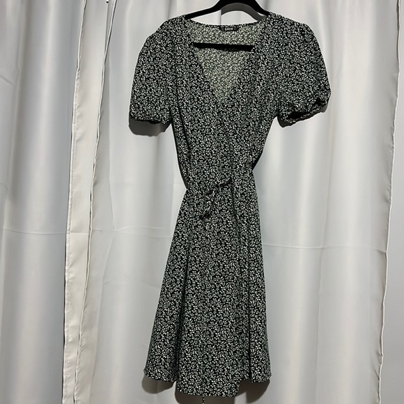 Green floral wrap dress - Picture 1 of 4